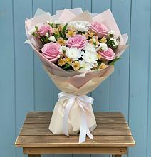 Букет цветов из:  Гвоздики, Орхидеи и Розы в Еремино