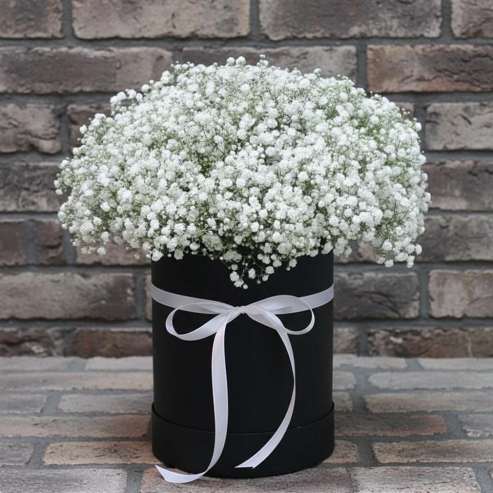 Цветочная композиция из Гипсофила в шляпной коробке в Еремино