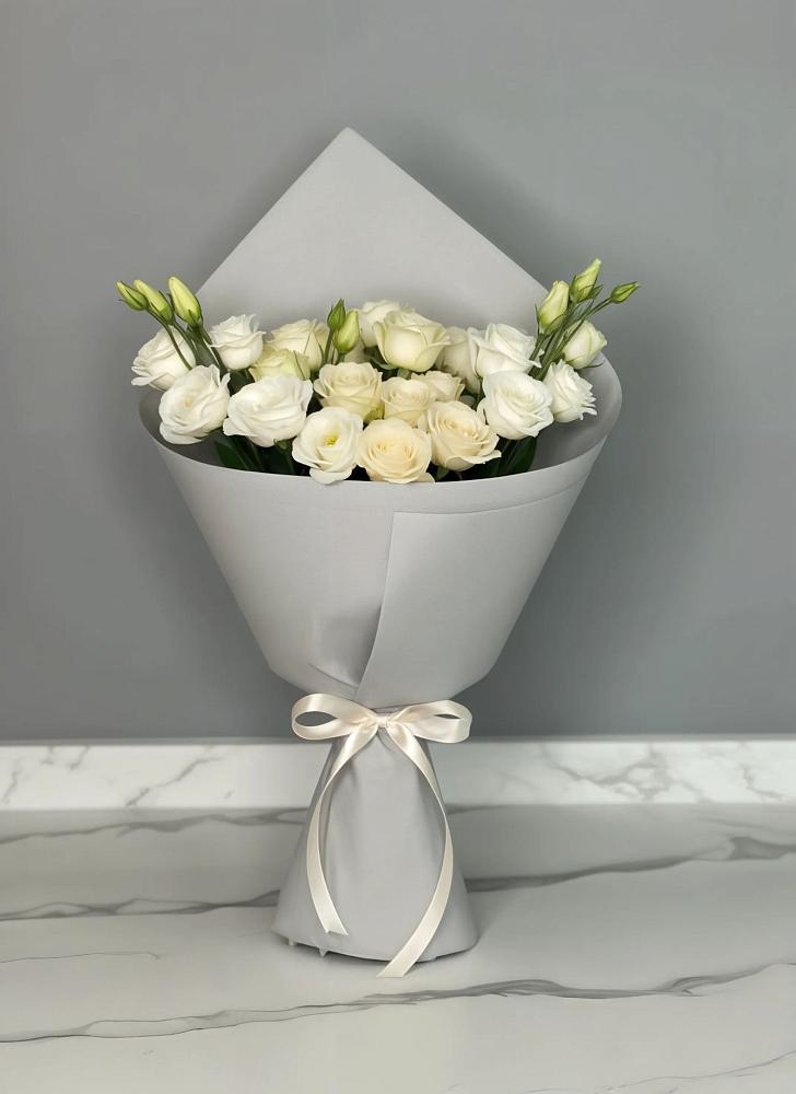 Букет цветов из: Розы и Лизиантусы в Еремино