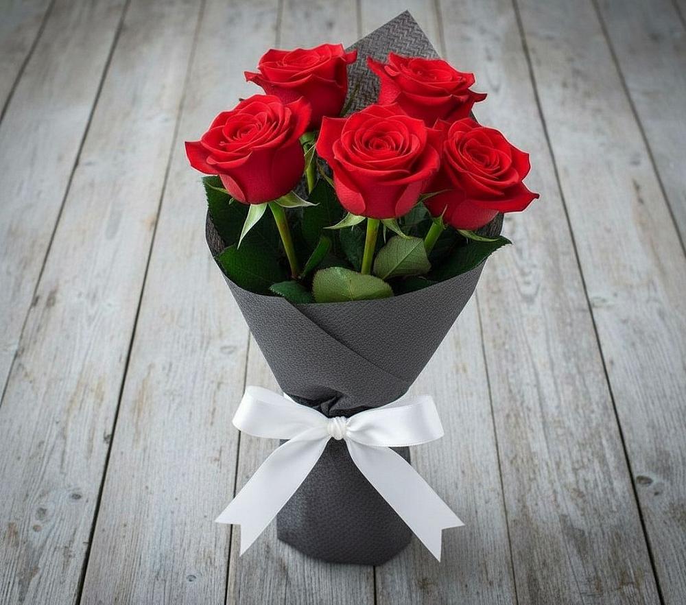 Букет 5 Красных роз Эдлесс Лав в Еремино