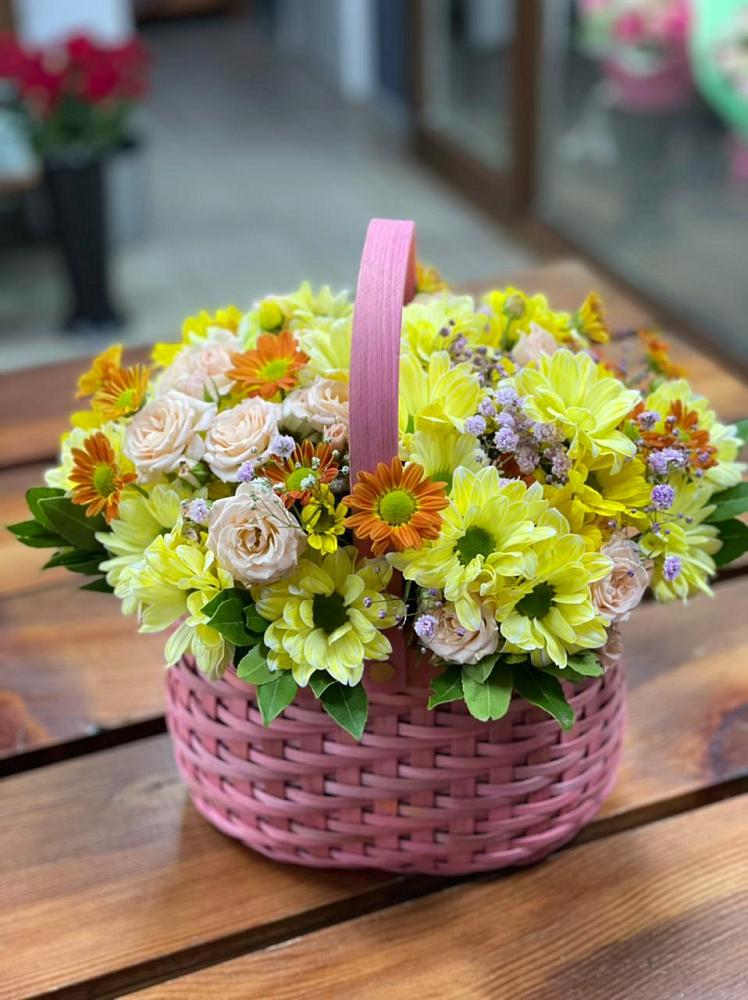 Цветочная композиция из Хризантемы и Розы в корзине в Еремино