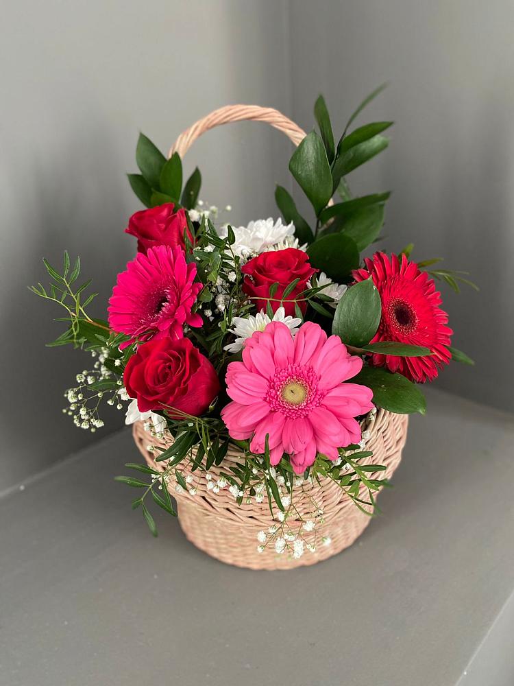 Цветочная композиция из Розы, Хризантемы и Герберы в корзине в Еремино